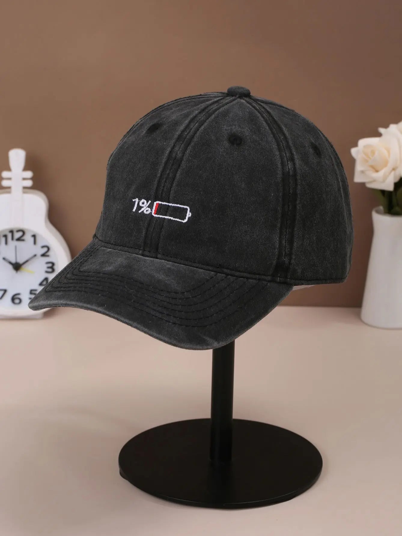 A Men’s Embroidered Cotton Adjustable Simple And Casual Baseball Hat