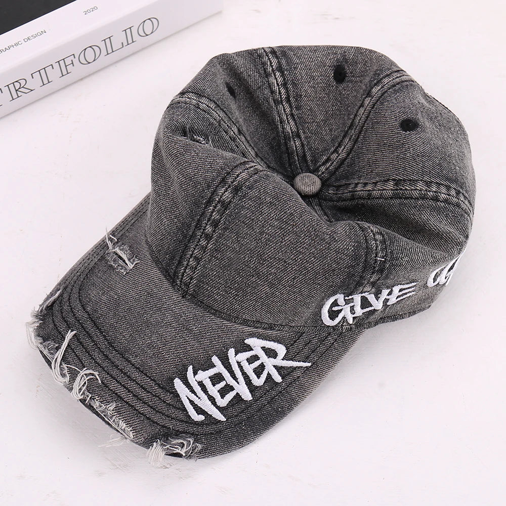 Fashionable New Arrival Embroidered Letter Baseball Cap