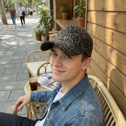 Casual fashion VON Baseball Cap Sunblock Mesh Embroidered DUTCH