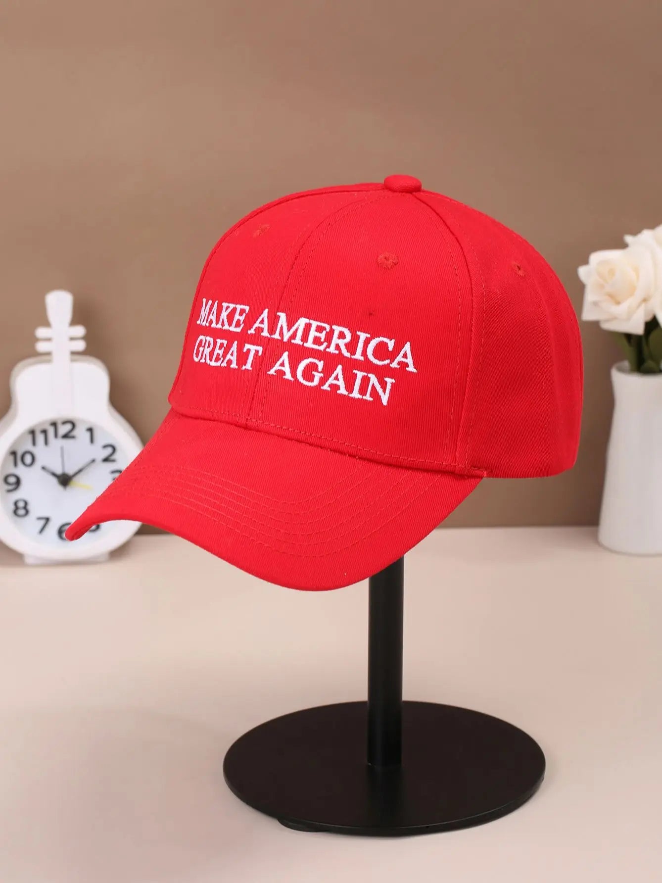 A Men’s Embroidered  Cotton Adjustable Simple And Casual Baseball Hat
