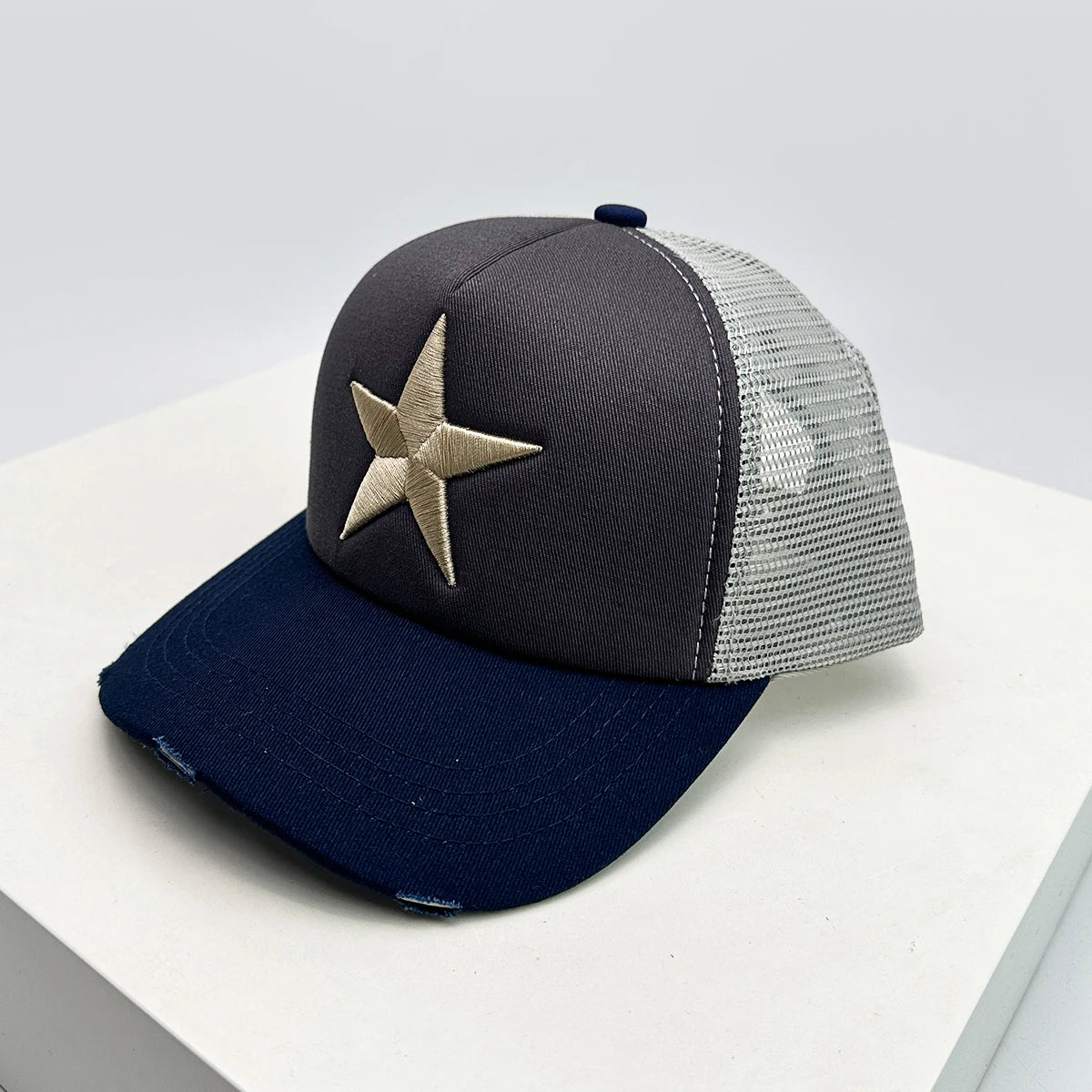 Broken Embroidered Five-pointed Star Baseball Hats