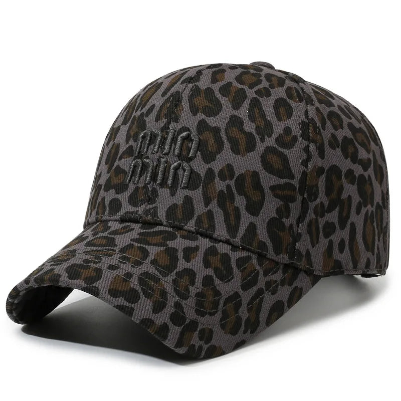 Casual fashion VON Baseball Cap Sunblock Mesh Embroidered DUTCH